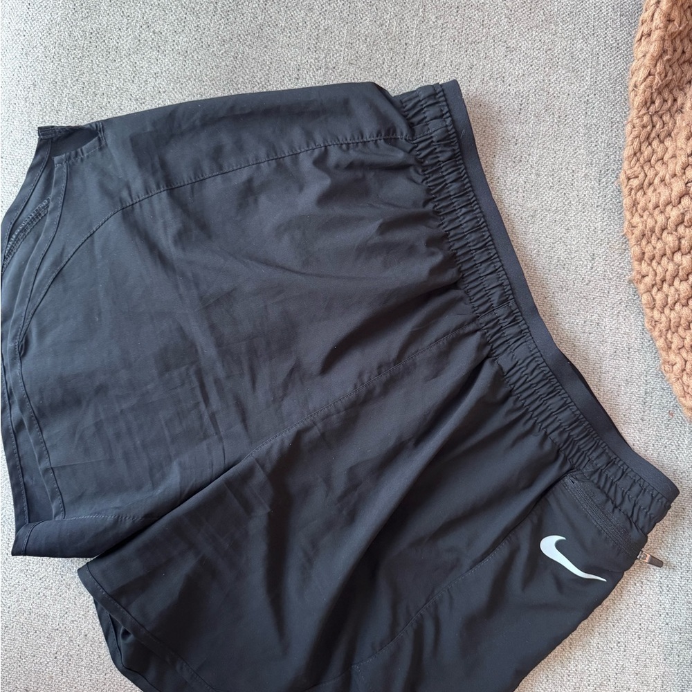 Nike Dri-Fit Black Running Shorts Zip Pocket Athletic Workout Size S - Picture 2 of 6